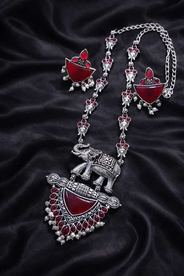 Silver_&_Maroon_Brass_Studded_&_Beaded_Jewellery_Set_For_Women
