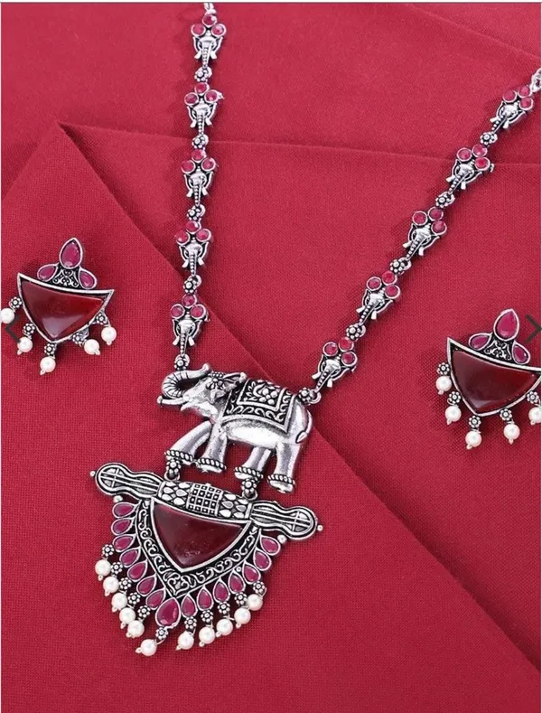 Silver_&_Maroon_Brass_Studded_&_Beaded_Jewellery_Set_For_Women