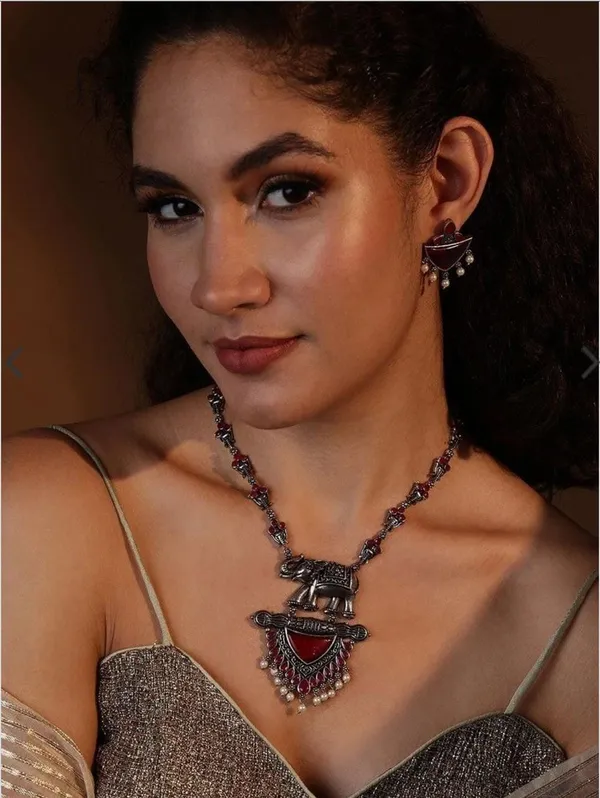 Silver_&_Maroon_Brass_Studded_&_Beaded_Jewellery_Set_For_Women