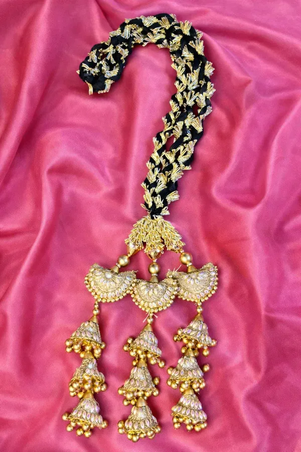 Gold_&_White_Brass_Patiala_Shahi_Paranda_For_Women