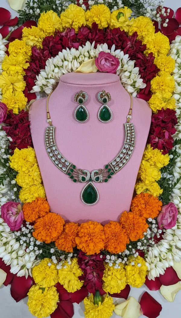 Multicolor_Brass_Mayura_Ratna_Hasli_Set_For_Women