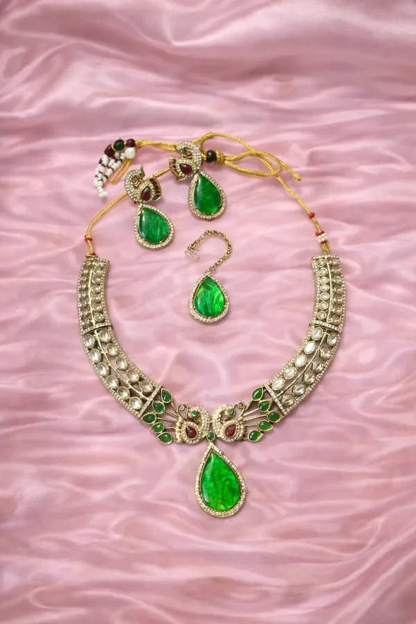 Multicolor_Brass_Mayura_Ratna_Hasli_Set_For_Women