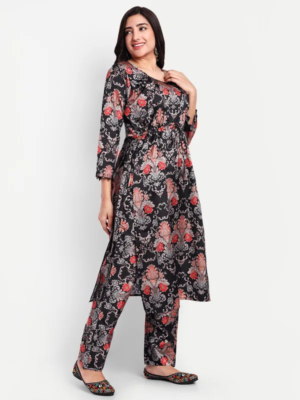 Black_And_Red_Cotton_Premium_&_Elegant_Kurti_&_Pant_For_Women
