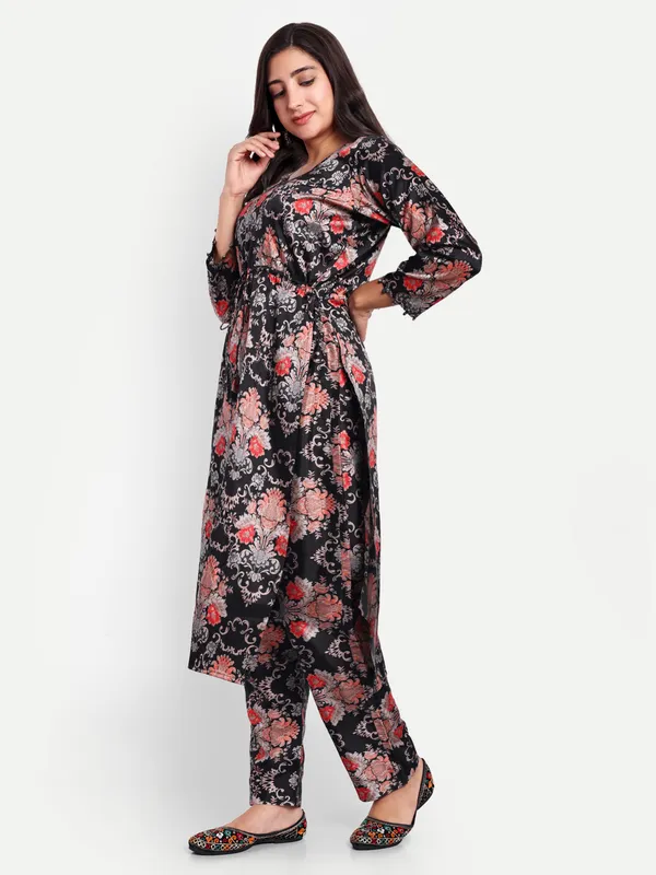 Black_And_Red_Cotton_Premium_&_Elegant_Kurti_&_Pant_For_Women