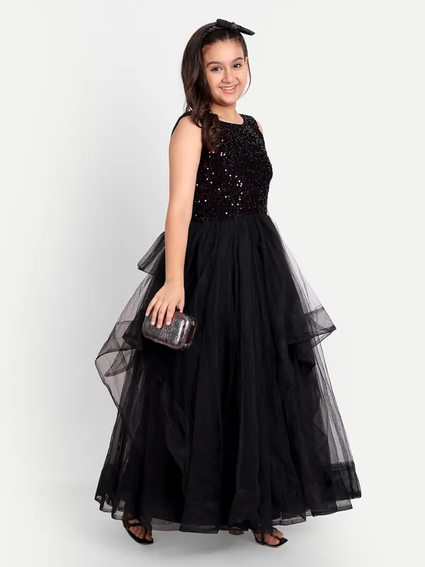 Girls_Black_&_Gold_Sequin_Party_Gown_with_Net_Dupatta