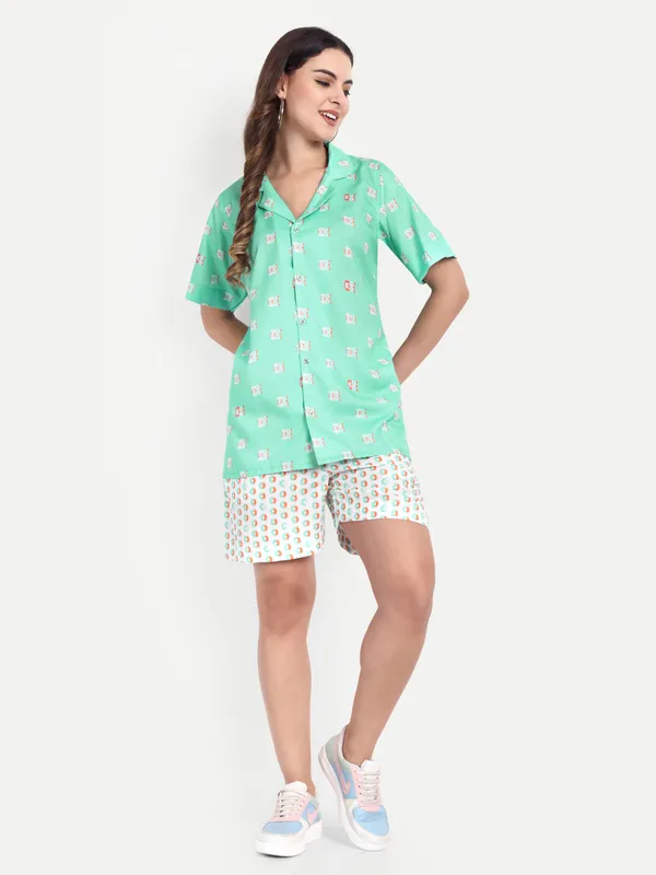 Light_Green_And_White_Cotton_Premium_&_Elegant_Top_&_Shorts_For_Women