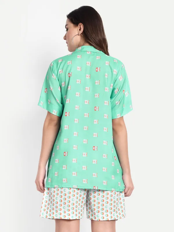 Light_Green_And_White_Cotton_Premium_&_Elegant_Top_&_Shorts_For_Women