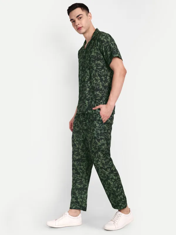 Men’s_Rust_Floral_Co-Ord_Set_with_Short_Sleeve_Shirt_&_Trousers