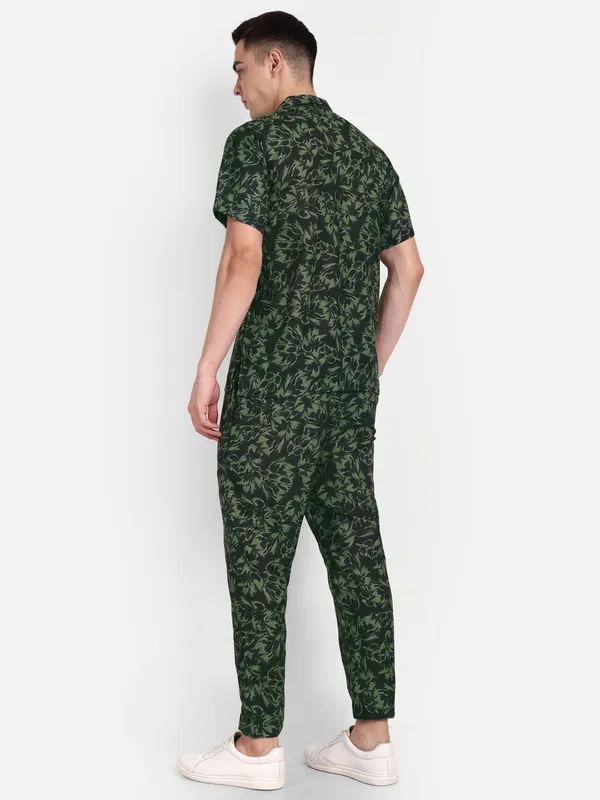 Men’s_Rust_Floral_Co-Ord_Set_with_Short_Sleeve_Shirt_&_Trousers