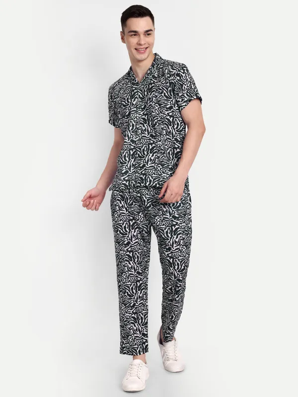 Men’s_Rust_Floral_Co-Ord_Set_with_Short_Sleeve_Shirt_&_Trousers