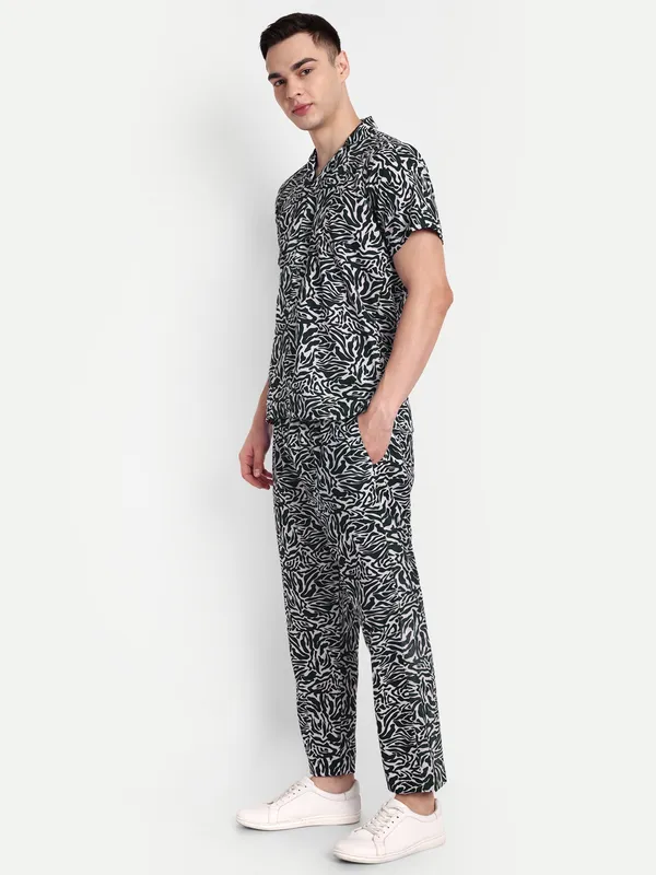 Men’s_Rust_Floral_Co-Ord_Set_with_Short_Sleeve_Shirt_&_Trousers