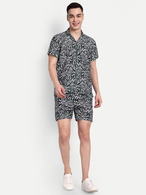 Print_Co-Ord_Set_for_Men_–_Summer_Casual_Shirt_&_Shorts_Combo