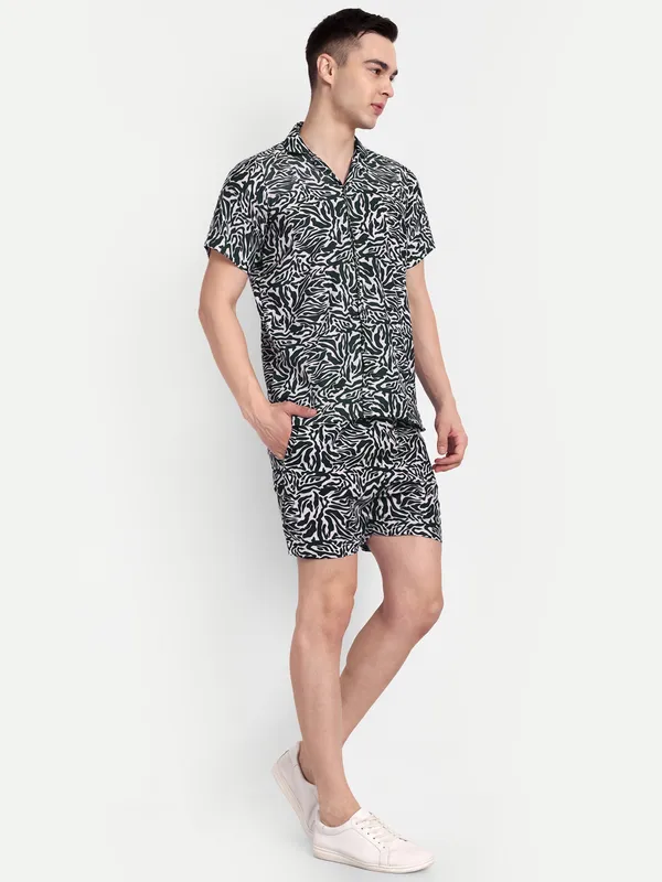 Print_Co-Ord_Set_for_Men_–_Summer_Casual_Shirt_&_Shorts_Combo