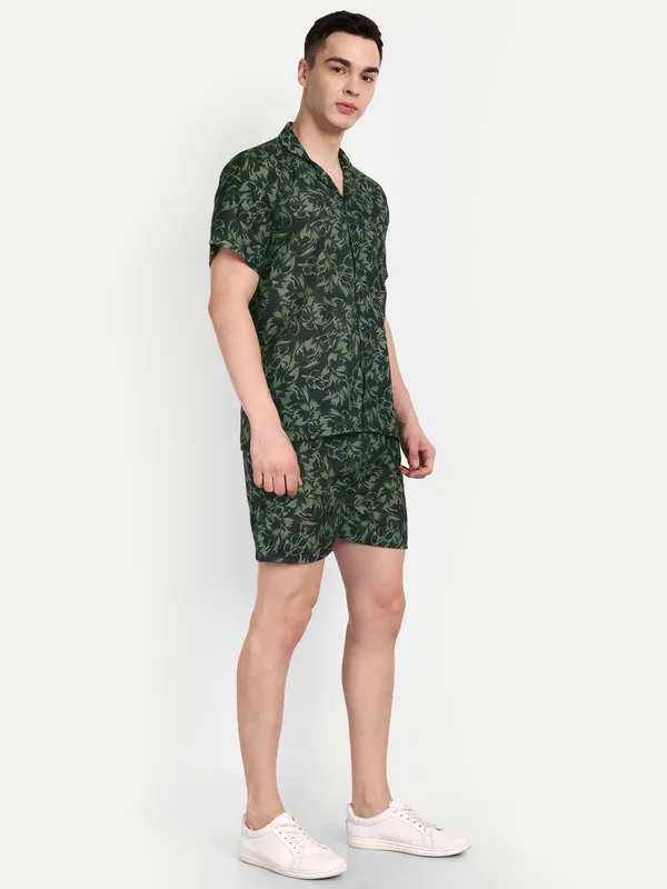 Print_Co-Ord_Set_for_Men_–_Summer_Casual_Shirt_&_Shorts_Combo