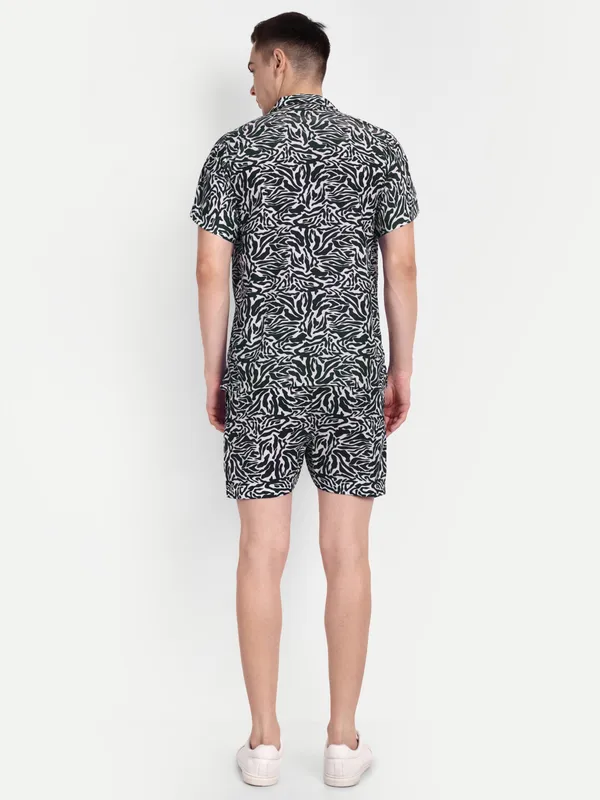 Print_Co-Ord_Set_for_Men_–_Summer_Casual_Shirt_&_Shorts_Combo