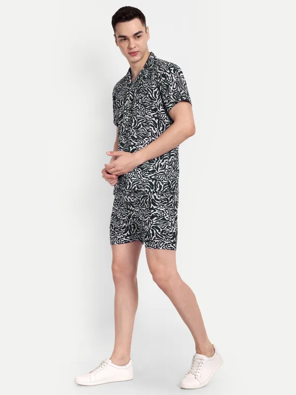 Print_Co-Ord_Set_for_Men_–_Summer_Casual_Shirt_&_Shorts_Combo