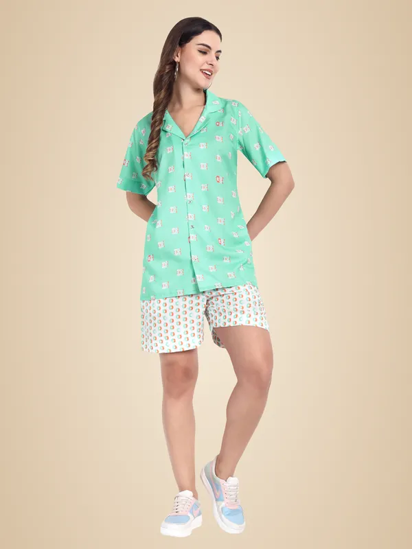 Light_Green_And_White_Cotton_Premium_&_Elegant_Top_&_Shorts_For_Women