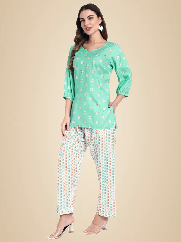 Green_And_White_Cotton_Premium_&_Elegant_Co-Ord_Set_For_Women