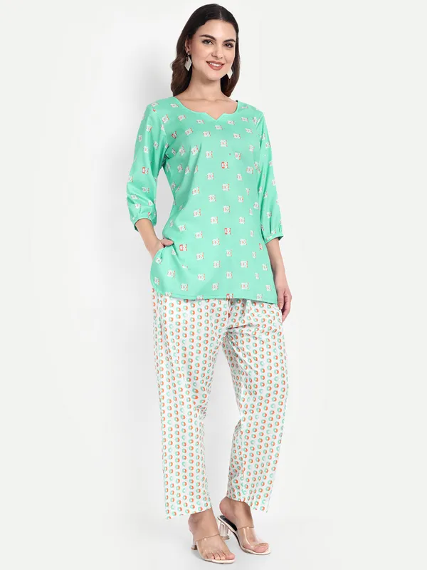 Green_And_White_Cotton_Premium_&_Elegant_Co-Ord_Set_For_Women