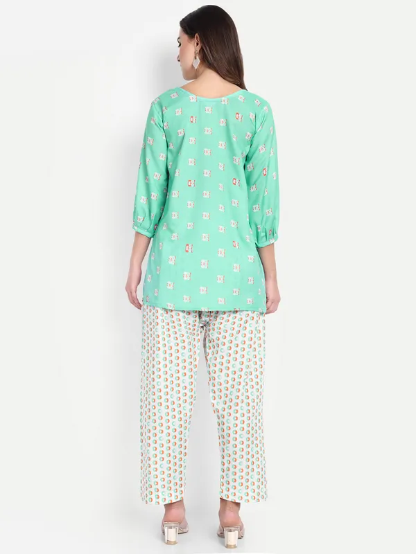 Green_And_White_Cotton_Premium_&_Elegant_Co-Ord_Set_For_Women