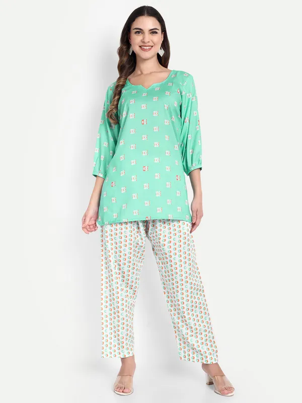 Green_And_White_Cotton_Premium_&_Elegant_Co-Ord_Set_For_Women