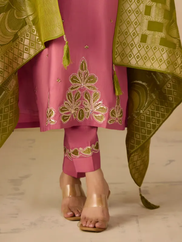 Dusky_Rose_Viscose_Shimmer_Kurta_Set_For_Women
