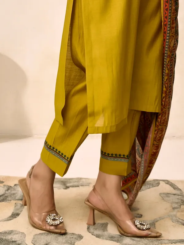 Mustard_Viscose_Silk_Kurta_Set_For_Women