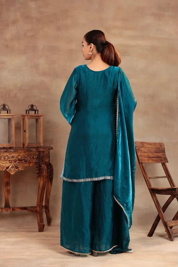Peacock_Glass_Silk_Kurta_Set_For_Women