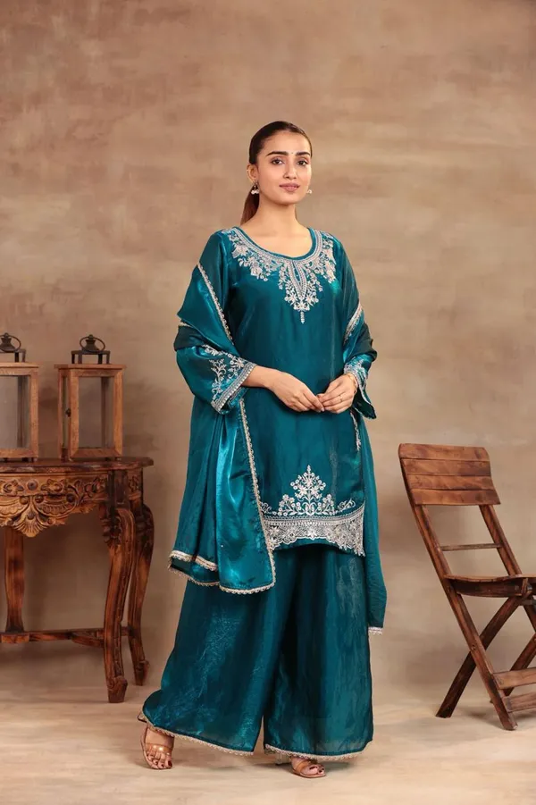 Peacock_Glass_Silk_Kurta_Set_For_Women