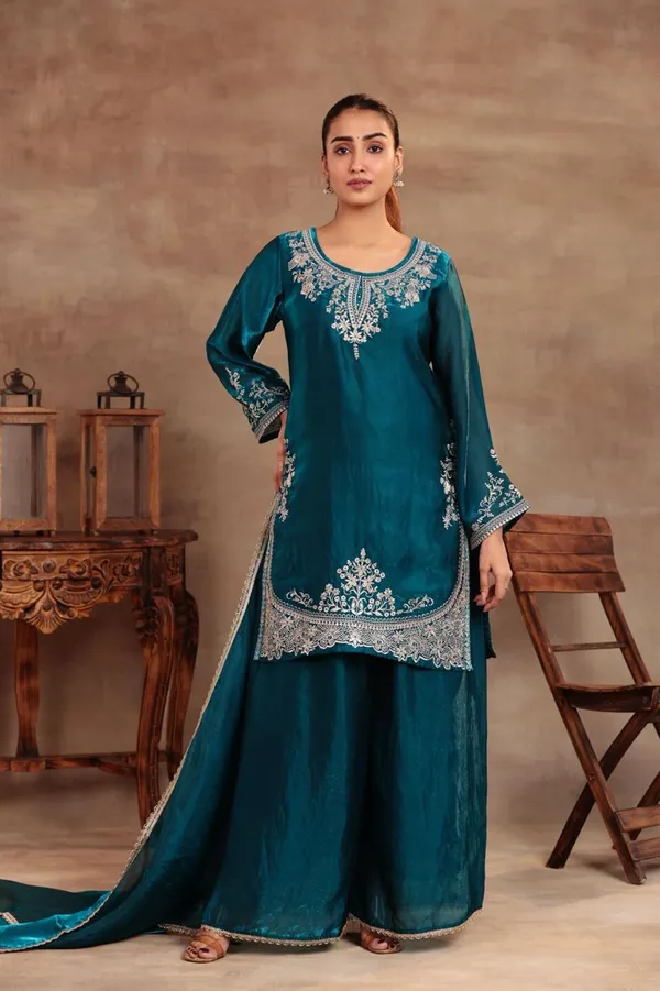 Peacock_Glass_Silk_Kurta_Set_For_Women