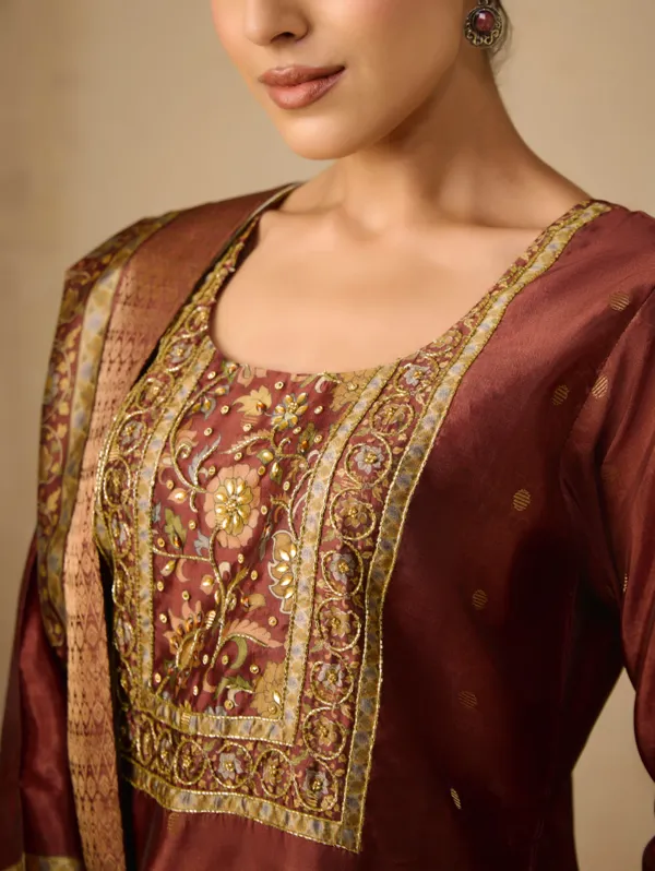 Mule_Fawn_Digitally_Printed_Jacquard_Weave_Silk_Kurta_Set_For_Women