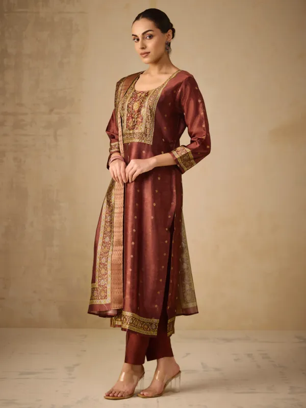 Mule_Fawn_Digitally_Printed_Jacquard_Weave_Silk_Kurta_Set_For_Women