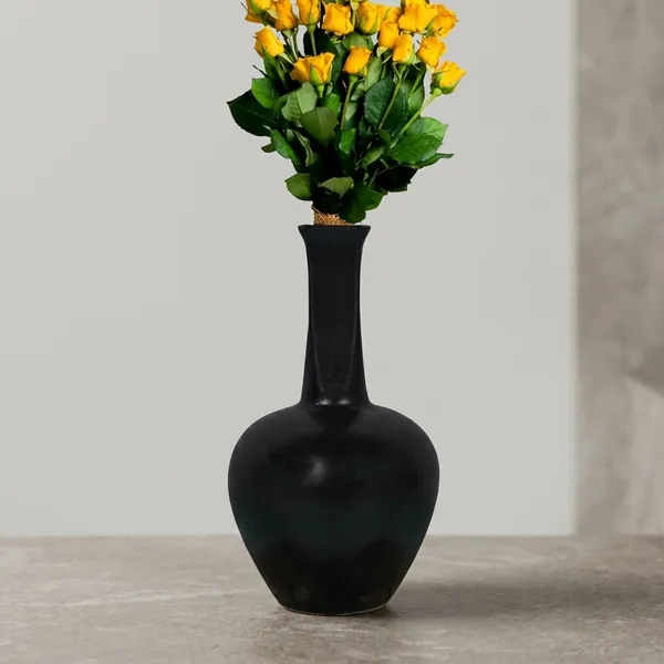 Black_Ceramic_Minimalist_Long_Neck_Matte_Vase