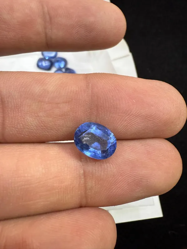 Blue_Natural_Lolite_(Neeli)_Gemstone