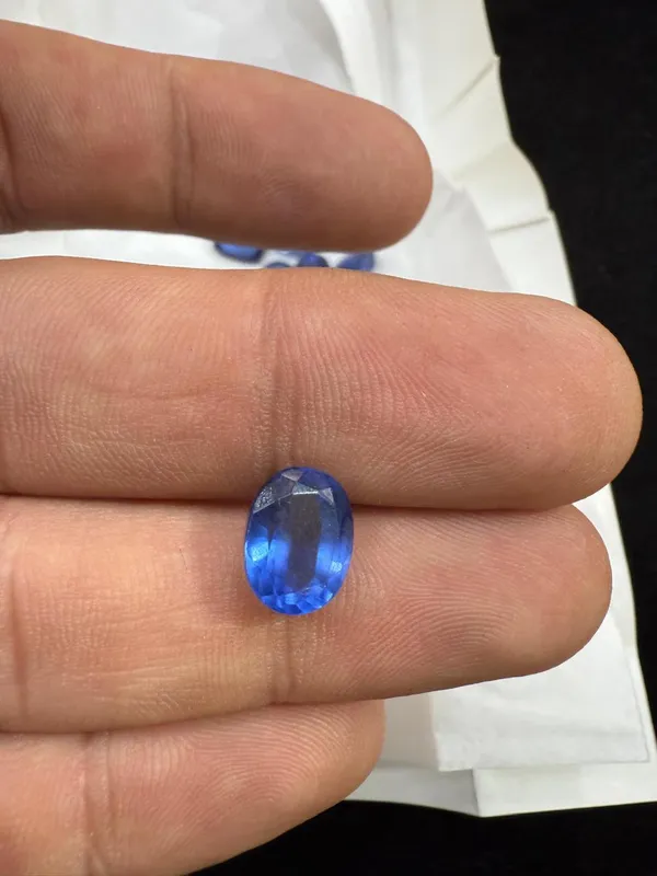 Blue_Natural_Lolite_(Neeli)_Gemstone