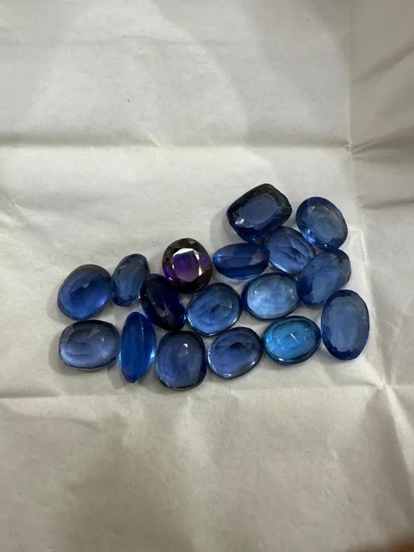 Blue_Natural_Lolite_(Neeli)_Gemstone