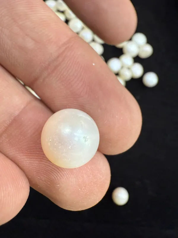 White_Premium_Quality_Natural_Pearl_Stone