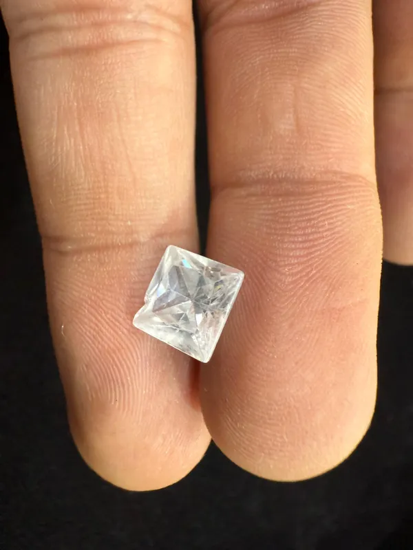 Transparent_Premium_Quality_Jarkan_Gemstone