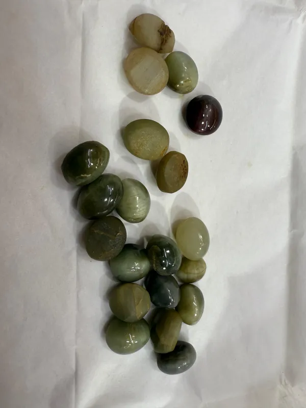 Transparent_Natural_Cat_Eye_Gemstone