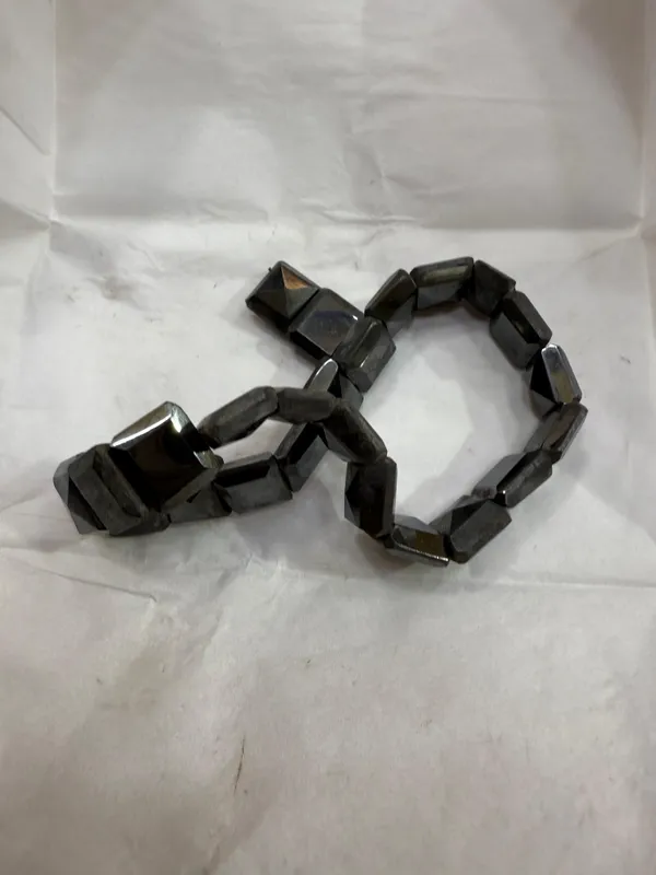 Black_Magnet_Stone_Magnetic_Hematite