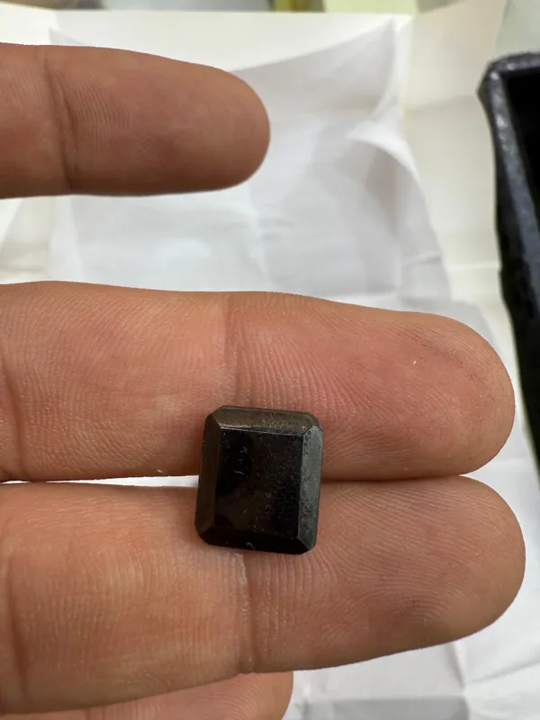 Black_Magnet_Stone_Magnetic_Hematite