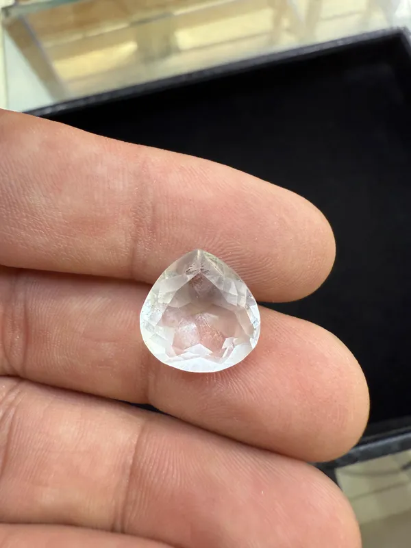 Transparent_Premium_Quality_Sphatik_Gemstone
