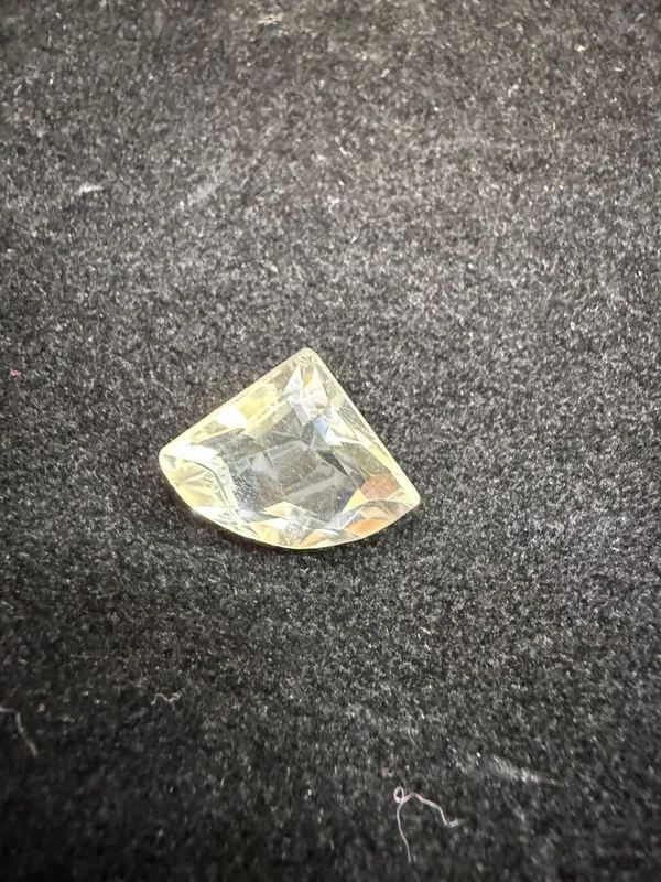 Transparent_Premium_Quality_Sphatik_Gemstone