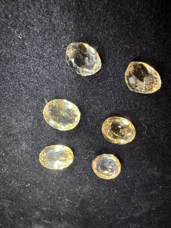 Transparent_Yellow_Natural_Citrine_Gemstone_To_Enhance_Its_Clarity_And_Shine