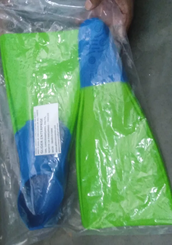 Red_And_Blue_Nylon_Eglider_Fins_For_Men_And_Women