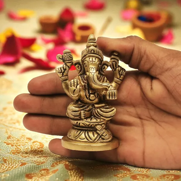 Antique_Brass_Ganesh_Idol_For_Home_Pooja_,Ganesh_Murti_For_Gift_Vinayaka_Idol_Vinayagar_Statue_For_Home_Decor,_Office_Desk,_Showpiece,_House_Warming
