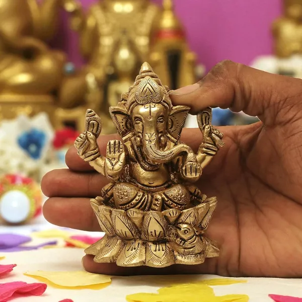 Antique_Brass_Ganesh_Idol_For_Home_Pooja,Ganesh_Murti_For_Gift_Vinayaka_Idol_Vinayagar_Statue_For_Home_Decor,_Office_Desk,_Showpiece,_House_Warming