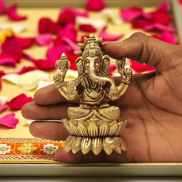 Antique_Brass_Ganesh_Idol_For_Home_Pooja_,Ganesh_Murti_For_Gift_Vinayaka_Idol_Vinayagar_Statue_For_Home_Decor,_Office_Desk,_Showpiece,_House_Warming