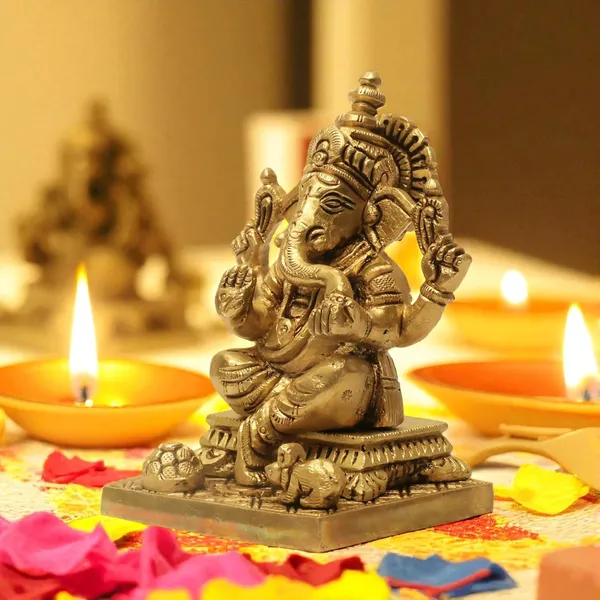 Antique_Brass_Ganesh_Idol_For_Home_Pooja_,Ganesh_Murti_For_Gift_Vinayaka_Idol_Vinayagar_Statue_For_Home_Decor,_Office_Desk,_Showpiece,_House_Warming