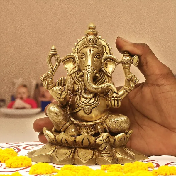 Antique_Brass_Ganesh_Idol_For_Home_Pooja_,Ganesh_Murti_For_Gift_Vinayaka_Idol_Vinayagar_Statue_For_Home_Decor,_Office_Desk,_Showpiece,_House_Warming